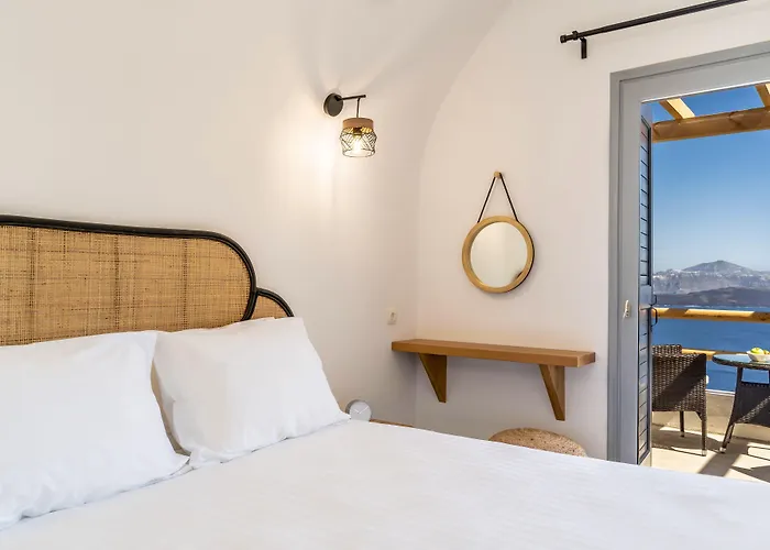 Evanthia Best View Thirassia Island Hotel