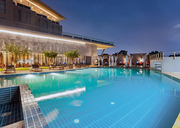 Alisa Hotel Tema