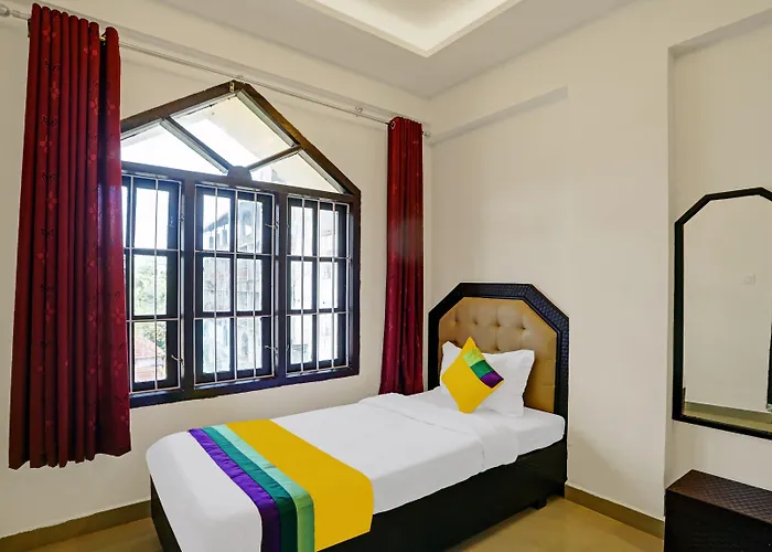 Itsy Hotels Regalia Grand, 500 Mtrs From Madikeri Fort