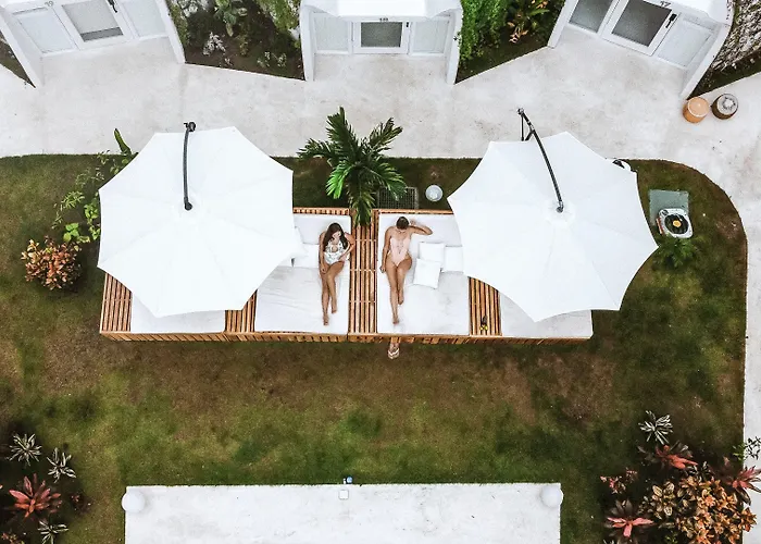 Igloo Beach Lodge