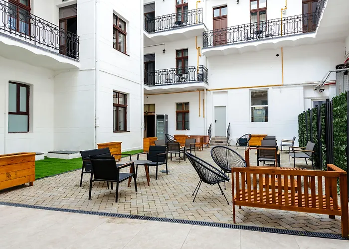 Palace Bulevard Inn