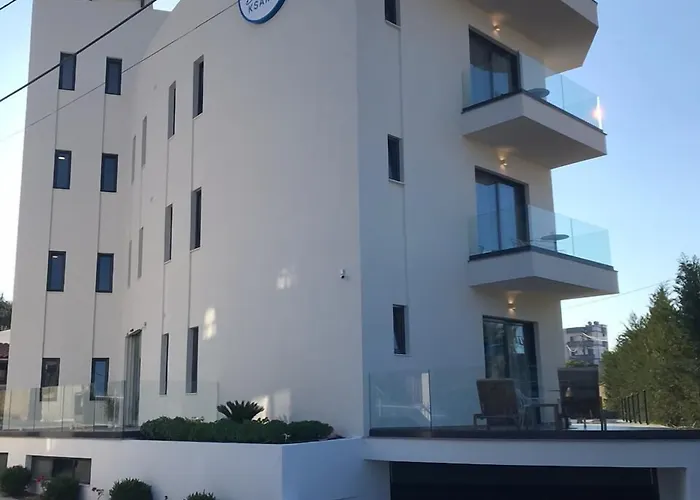 Blue Eye Hotel