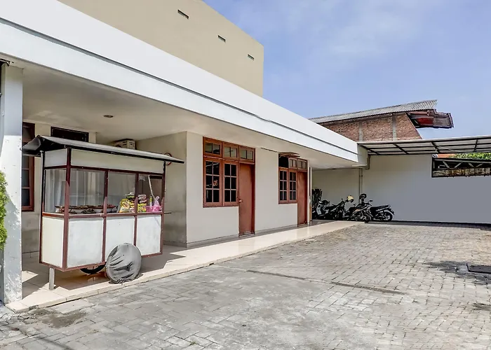 Oyo 91361 Benlin D'Kost Syariah