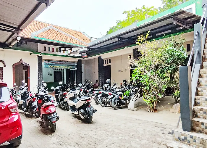 Oyo 93208 Guest House Cemara 2