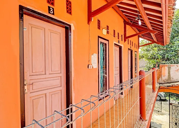 Oyo Life 91478 Wisma Aura Syariah