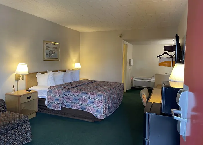 Horseshoe Curve Lodge