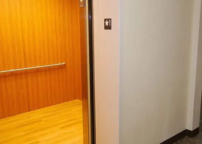 White House Suites
