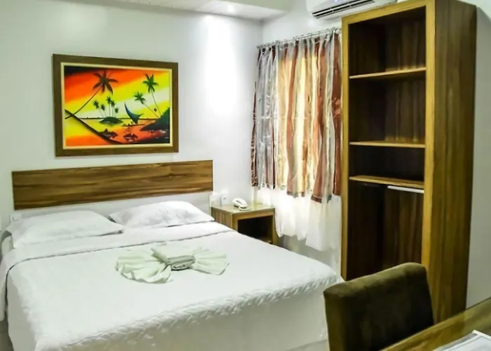 Hotel Flor De Lis