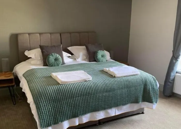 Oyo The Victorian Tap B&B