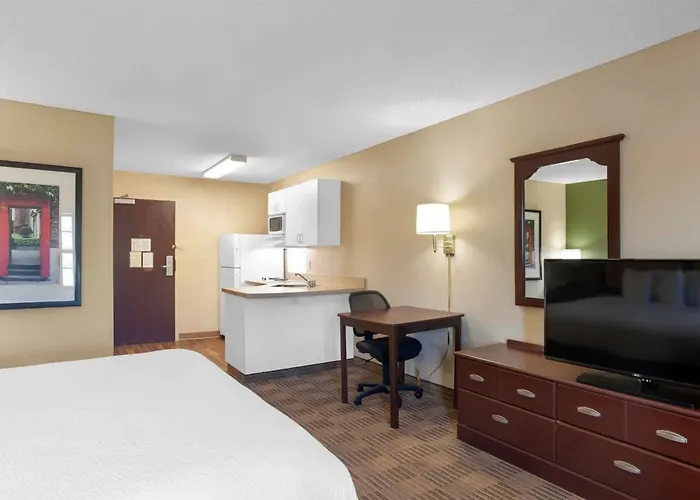 Relax Suites Extended Stay - La Mirada