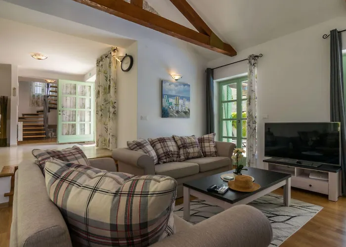 Villa Zelda Comfortable Holiday Residence