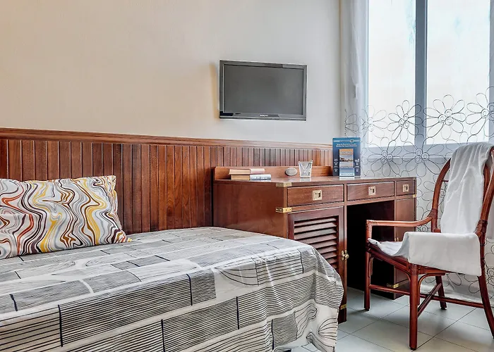 Thr - Isa-Hotel In Cecina Just 100 Mt From The Sea