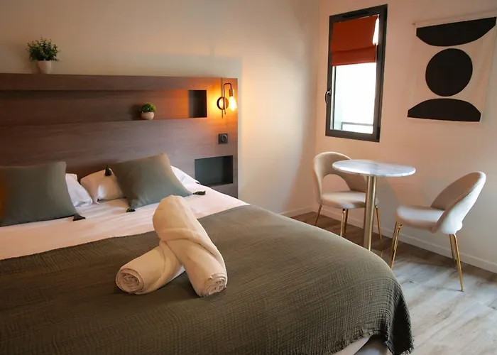 Appart'Hotel Le Corot - Acces Autonome - Saint-Junien Centre