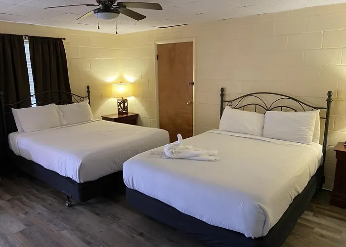 Ji10 - Queen Guest Room Located At The Joplin Inn