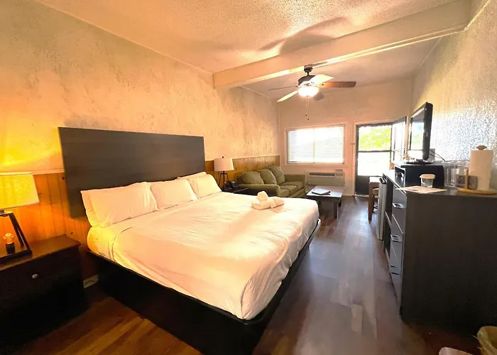 Gr9 - Mountain Harbor King Guest Room On Lake Ouachita
