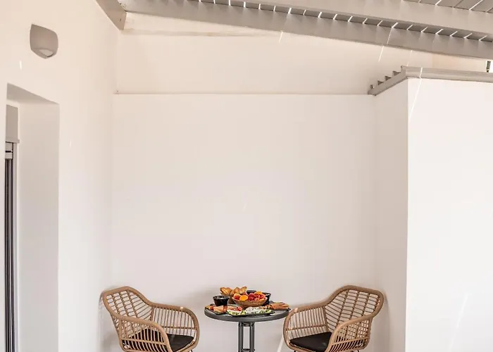 White Note Luxury Suites