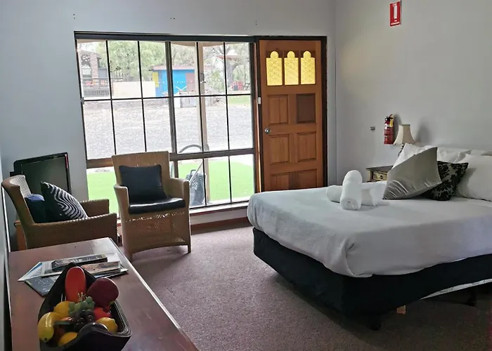 Lake Clifton Tavern And Motel