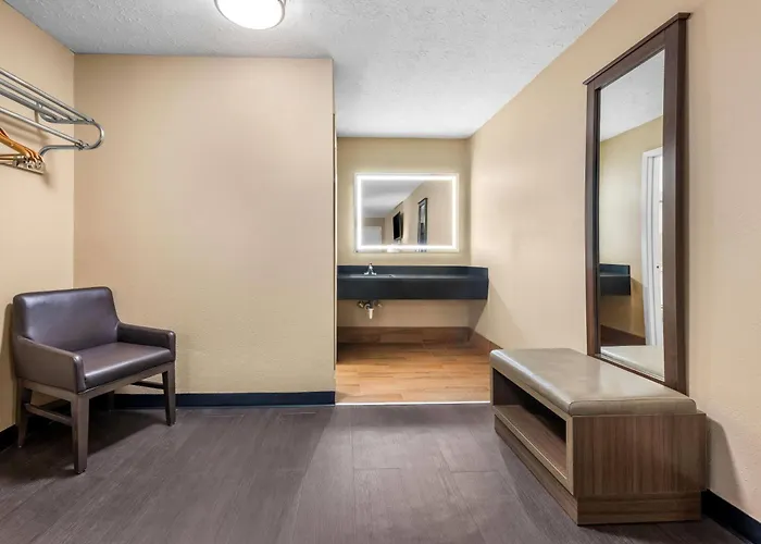 Super 8 By Wyndham Gadsden Al