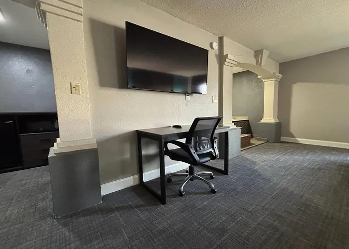 Super 8 By Wyndham Belleville St. Louis Area