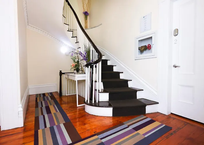 Comfy Beacon Hill Studio Great For Work Travel #13
