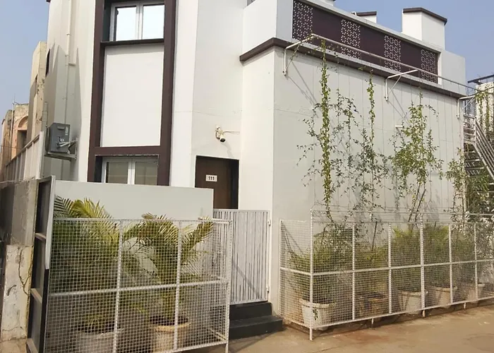 Daze Off Studio House