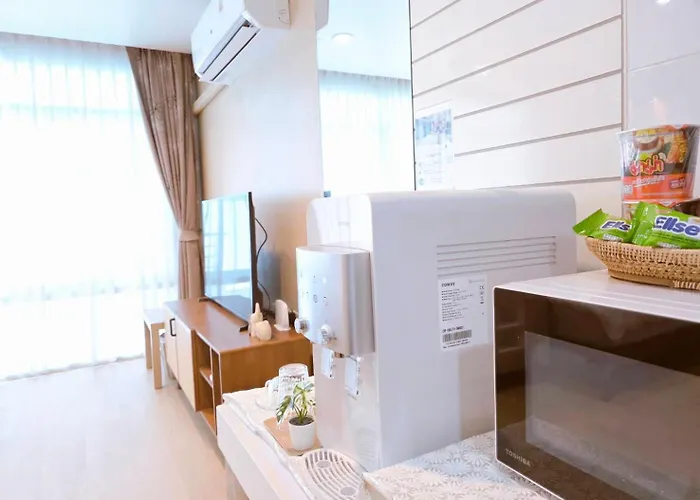 The Beach Bangsaen Condo Daily Room Poolside