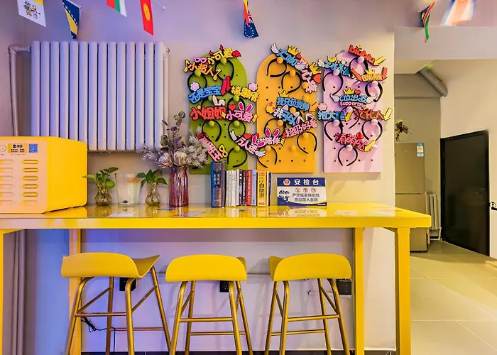 Beijing Seeyou Youth Hostel Adjacent To Yonghe Temple And Sanlitun, With Direct Access To The Airport