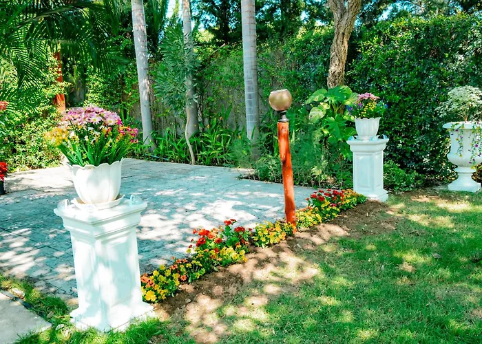 Farinda Resort & Pool Villa