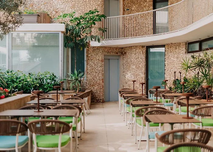 Reef Hotel & Spa