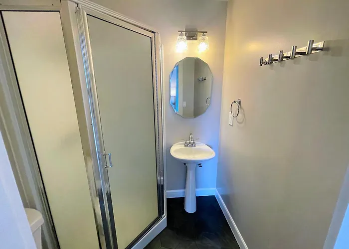 Lake Chelan Manor Room #4