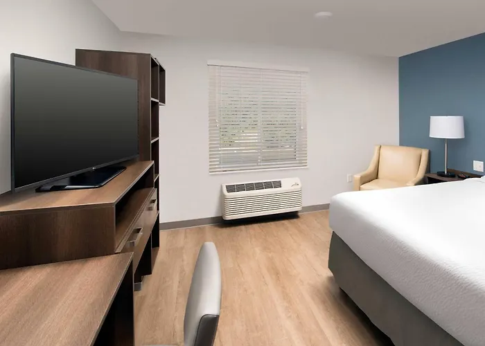 Woodspring Suites Cleveland North