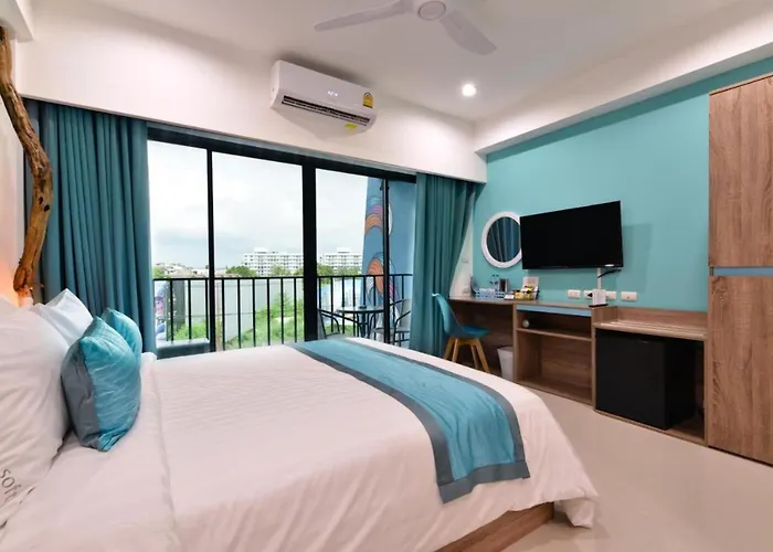 Jomtien Beach Sleep Inn - Steps From Beach & Market