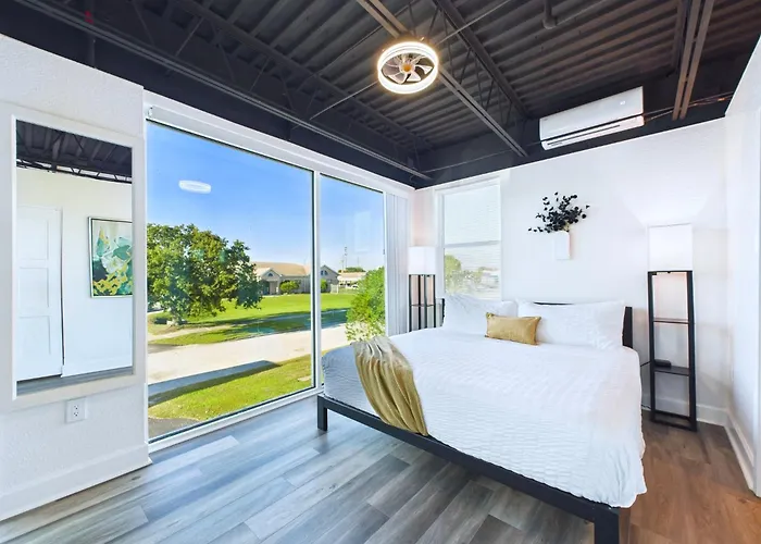 Rocket Launch View Loft Near Beach & Port-Unit 209