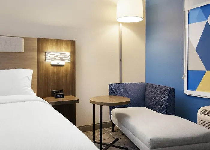 Holiday Inn Express & Suites Joplin Southeast By Ihg