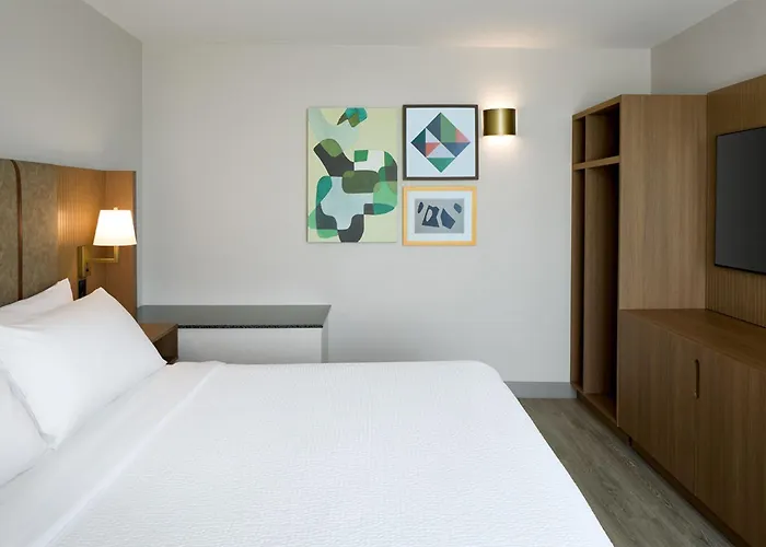 Holiday Inn & Suites Montreal Airport By Ihg