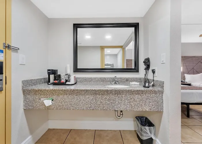 Rodeway Inn & Suites Fort Lauderdale Airport & Cruise Port