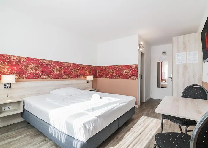 Hotel Cafe Galerie I Hannover-Garbsen I Free Parking