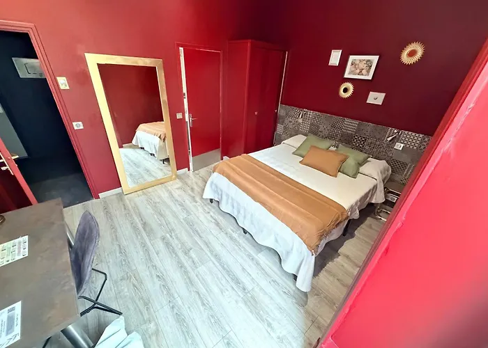 Hotel Comedie - Place De La Comedie Corum