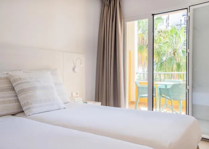 Flor Los Almendros Hotel