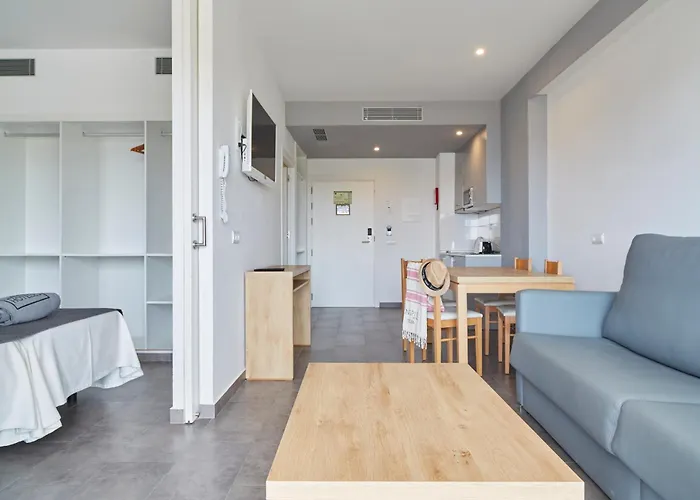 Invisa Aparthotel Casa Luis