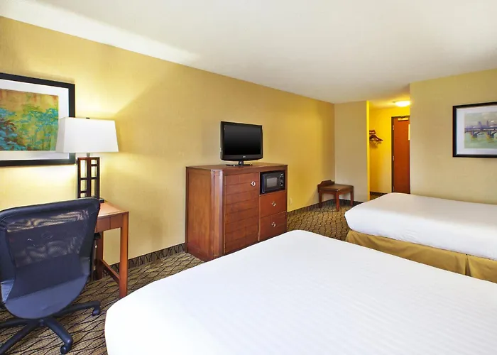 Holiday Inn Express Hotel & Suites - Belleville Area By Ihg