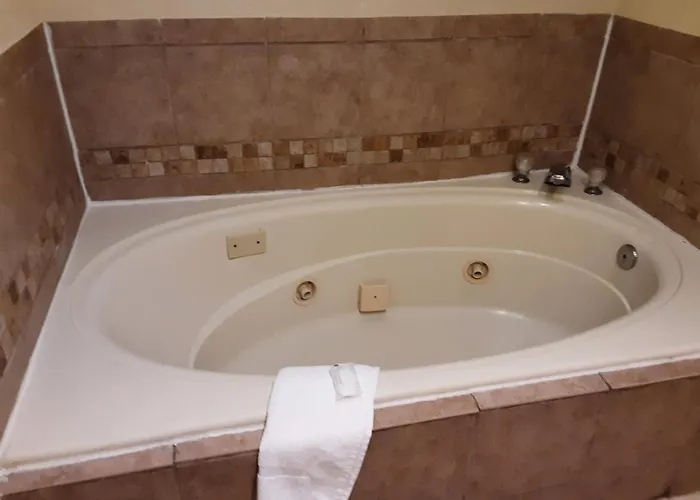 Econo Lodge Inn & Suites Griffin North