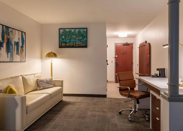Comfort Inn & Suites Near Burke Mountain