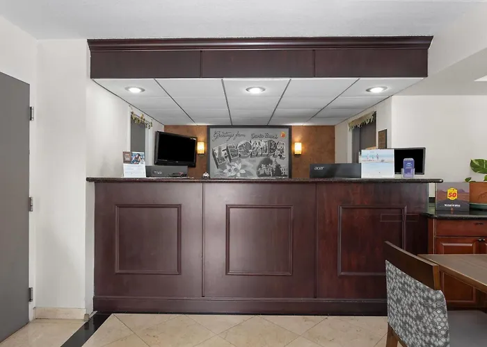 Super 8 Motel By Wyndham Near Fort Lauderdale Arpt
