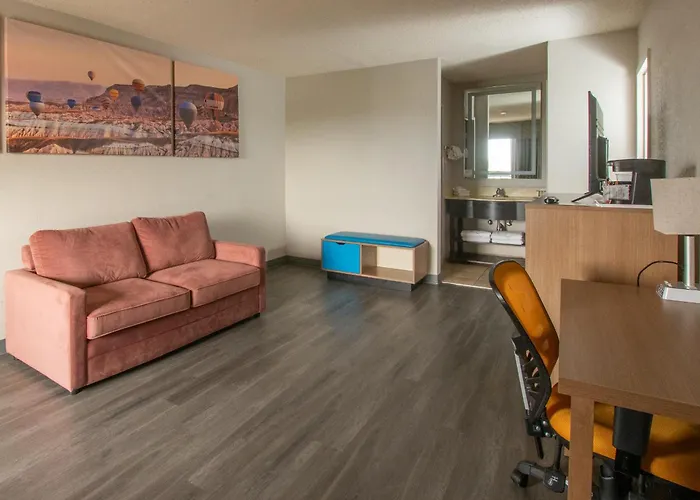 Days Inn & Suites By Wyndham Albuquerque North