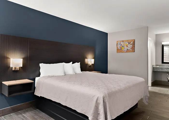 Econo Lodge Inn & Suites Laredo - Nuevo Laredo