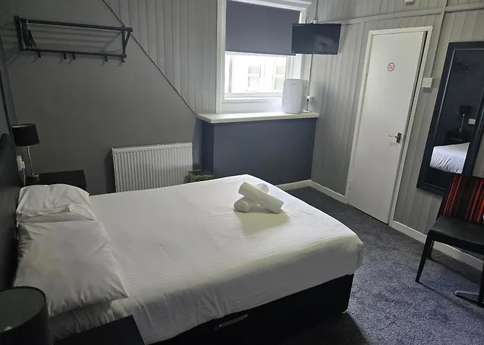 Peek-A-Booze - Budget Hotel - Adults Only