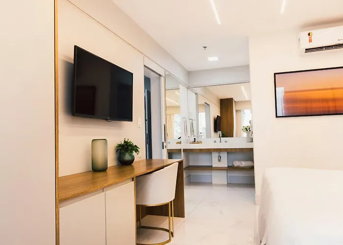 Ramada Hotel & Suites Campos Pelinca