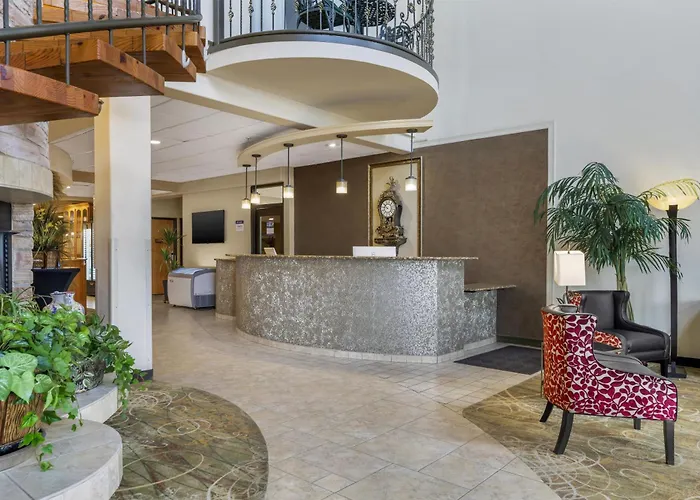 Best Western Plus Swiss Chalet Hotel & Suites