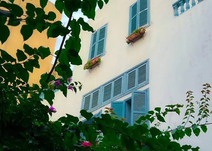 Via Mina Hotel
